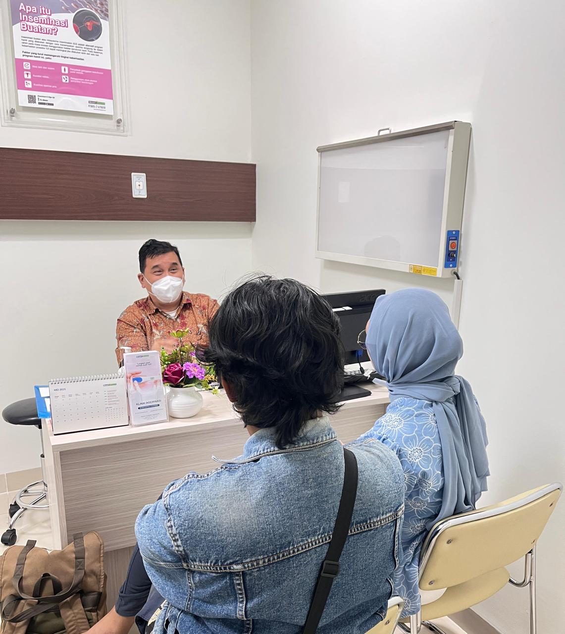 Penjelasan langkah program inseminasi kepada pasangan