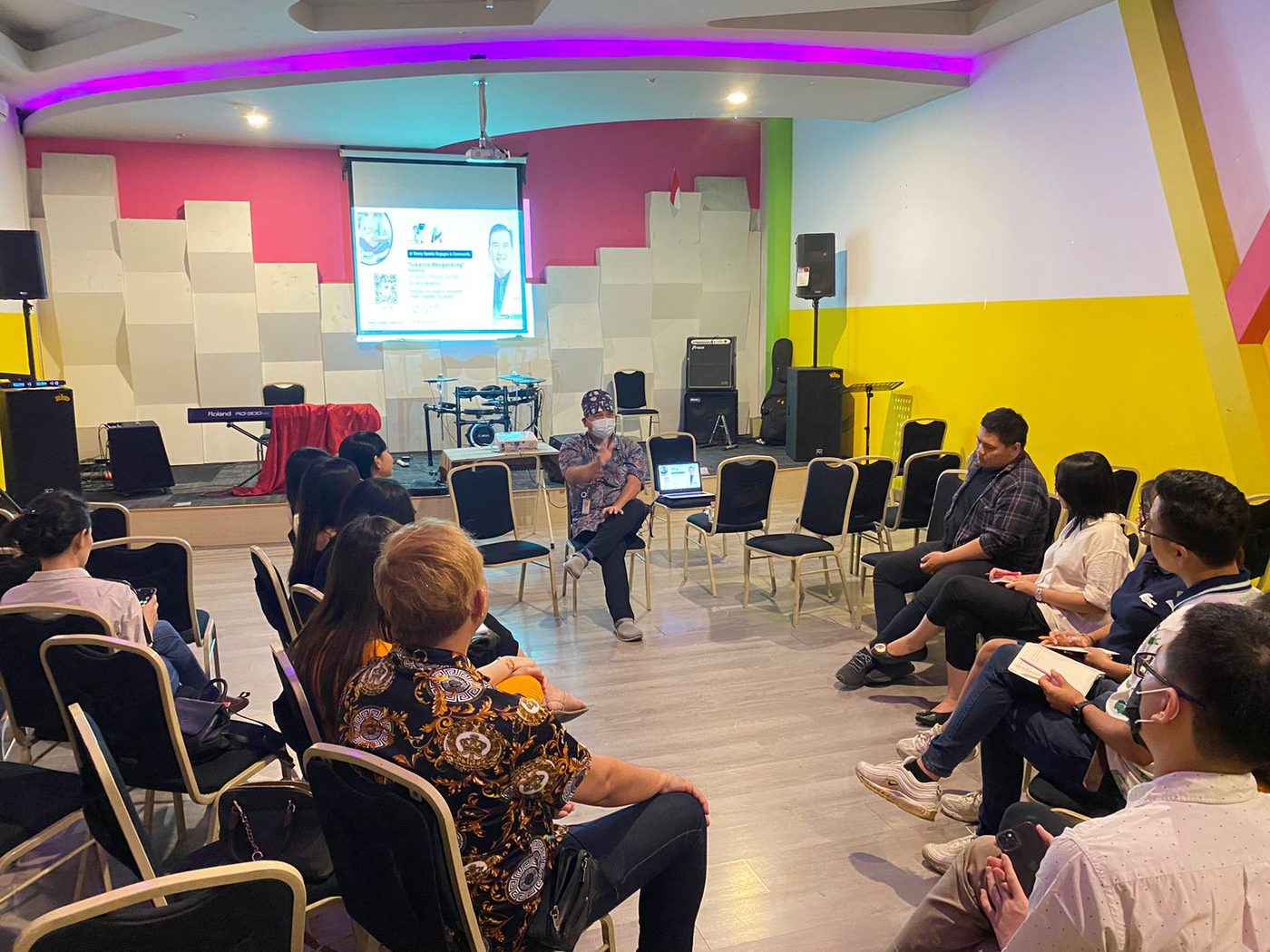 Sesi komunitas Sukacita Mengandung