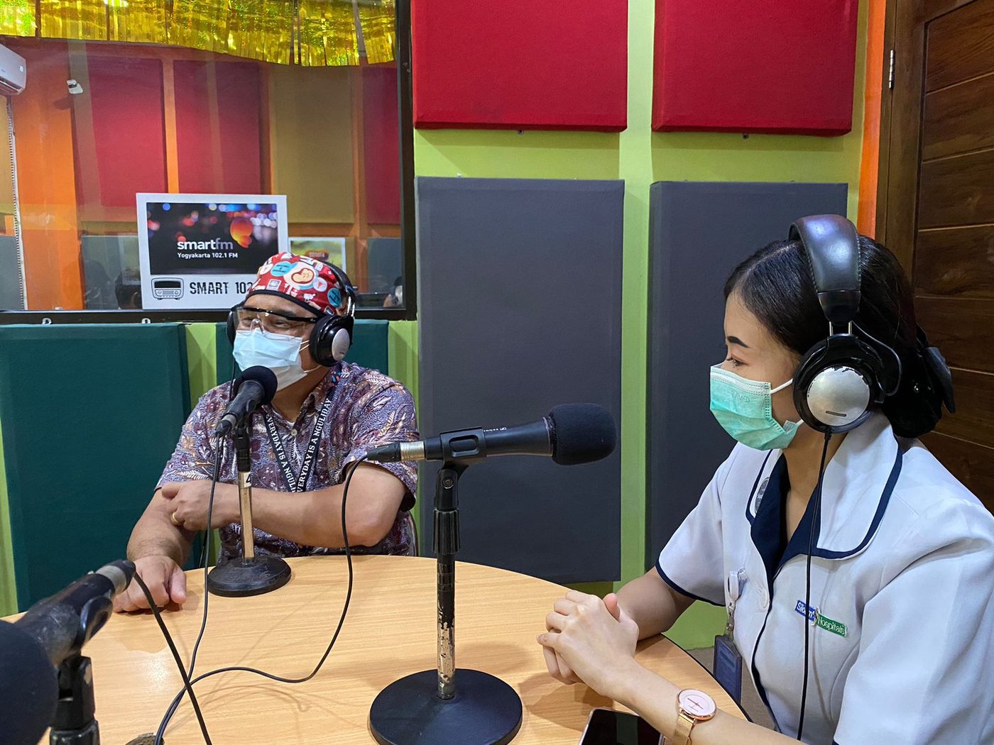 dr. Danny siaran di Smart FM Yogyakarta